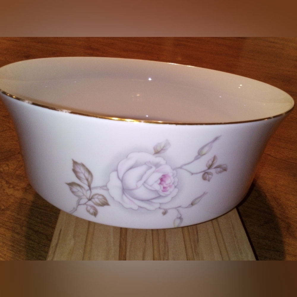 Johann Haviland Bavaria Germany Sweetheart Rose Round Vegetable Bowl